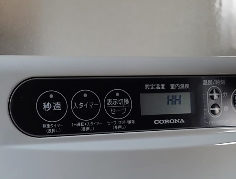 コロナ製ファンヒーターの液晶画面と操作パネル部。液晶にはHHと表示され使えない様子。
