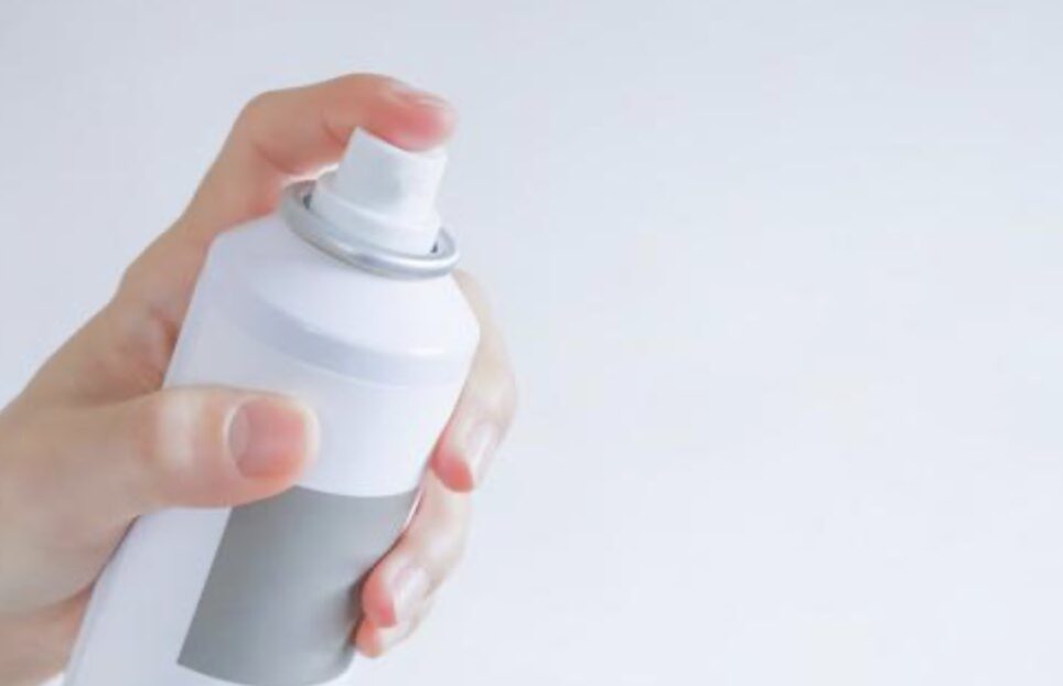 ヘアスプレーの画像。ヘアスプレー内のシリコン付着がHHHの原因となる