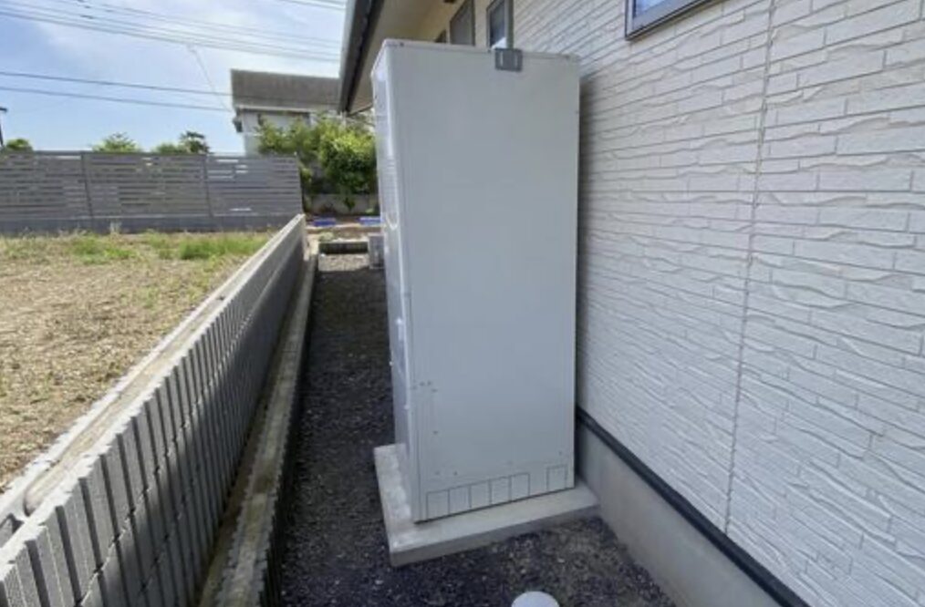 屋外に設置されているエコキュート