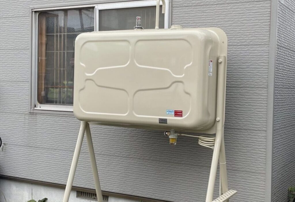 住宅に設置された新品の490Lタンク