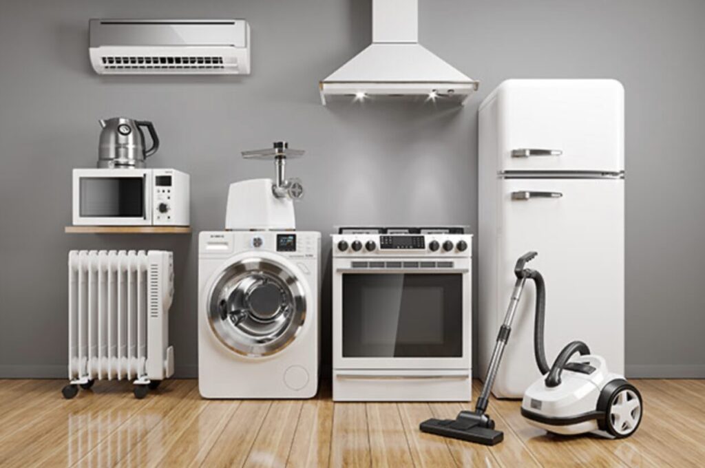 エアコン、洗濯機、冷蔵庫、オーブン、掃除機など複数の家電が並んだ室内イメージ
