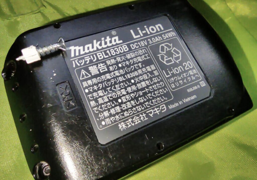 マキタ18V 3.0Ahリチウムイオンバッテリーの銘板表示部分