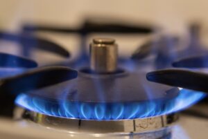 ガスコンロの青い炎を拡大した様子