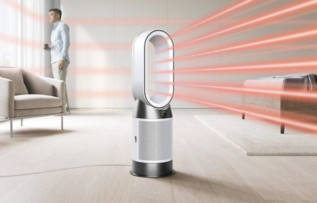 ダイソン空気清浄機付きファンヒーターから温風が広がる様子。冬場の室内暖房と空気清浄のイメージ。