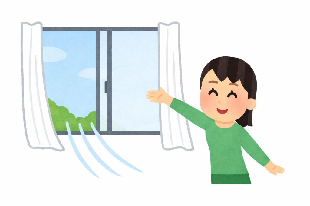窓を開けて外の新鮮な空気を取り込む女性のイラスト。カーテンが揺れ、青空と緑が見える明るい室内の様子。
