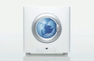 ガス衣類乾燥機の正面外観。丸い窓越しに衣類が見え、下部に操作パネルが付いたシンプルなデザイン。