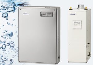 CORONA製の屋外用灯油ボイラー本体（左）と縦型タイプの灯油給湯機（右）の製品イメージ。左はシルバーの角型筐体で上部に排気口グリルがあり、右は操作パネル付きの縦長モデル。背景に水しぶきのデザインが配置されている。