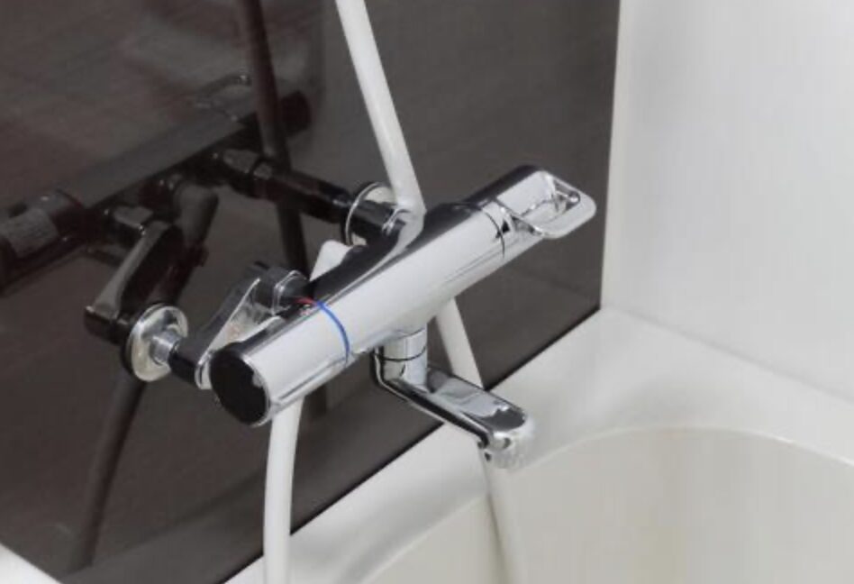 浴室のサーモスタット混合水栓とシャワー設備