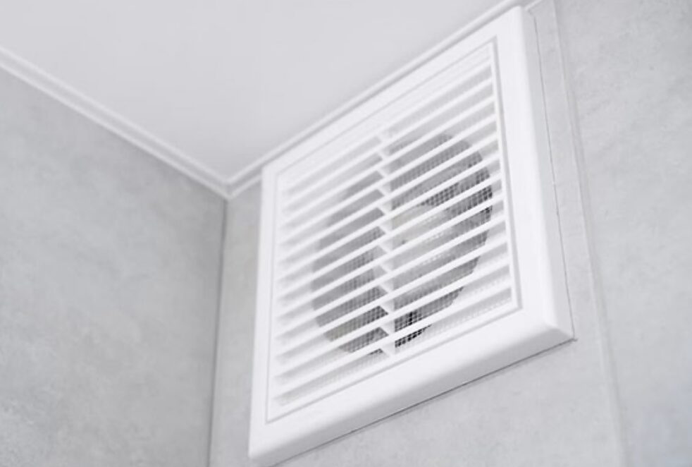壁に取り付けられた住宅用の換気口グリル