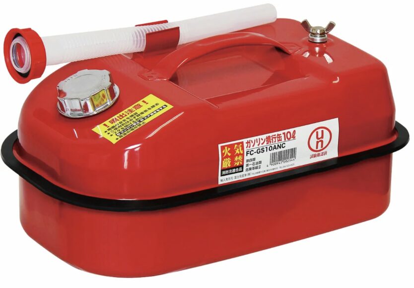 赤い携行缶タイプのガソリン携行缶。給油ノズル付きの金属製ガソリンタンク