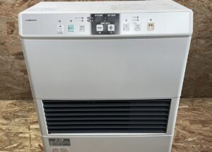 前面パネルと操作部が見えるコロナ製ファンヒーターの正面外観