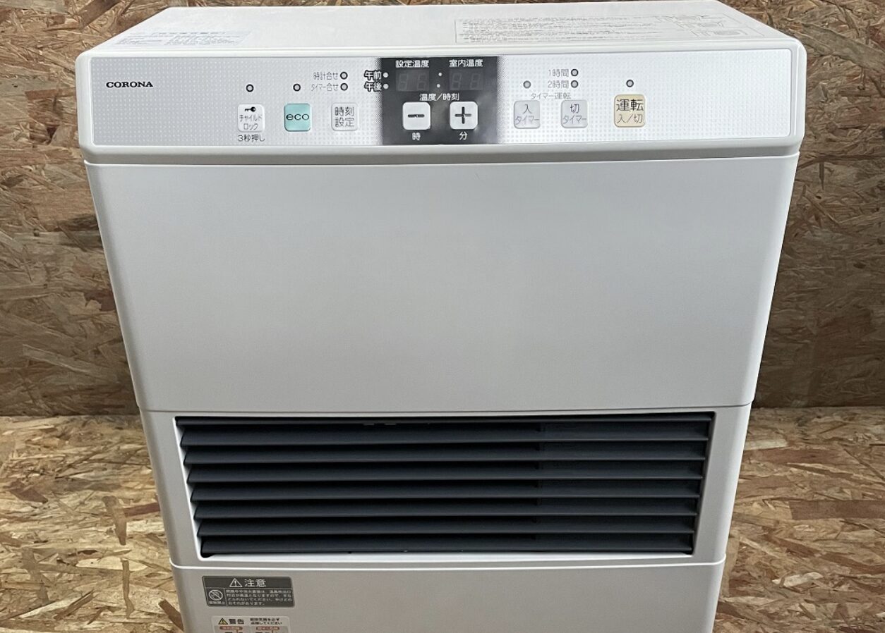前面パネルと操作部が見えるコロナ製ファンヒーターの正面外観